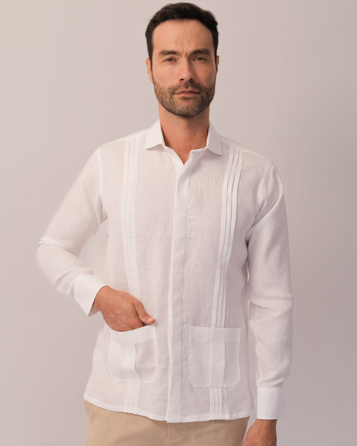Guayabera Con Pliegues y Bolsillos - Covered Placket