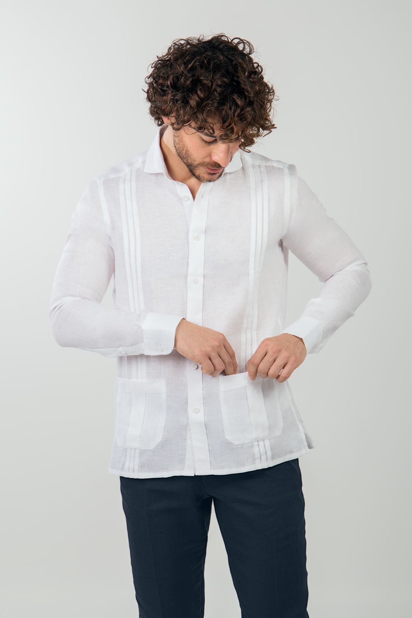 Guayabera Con Pliegues y Bolsillos