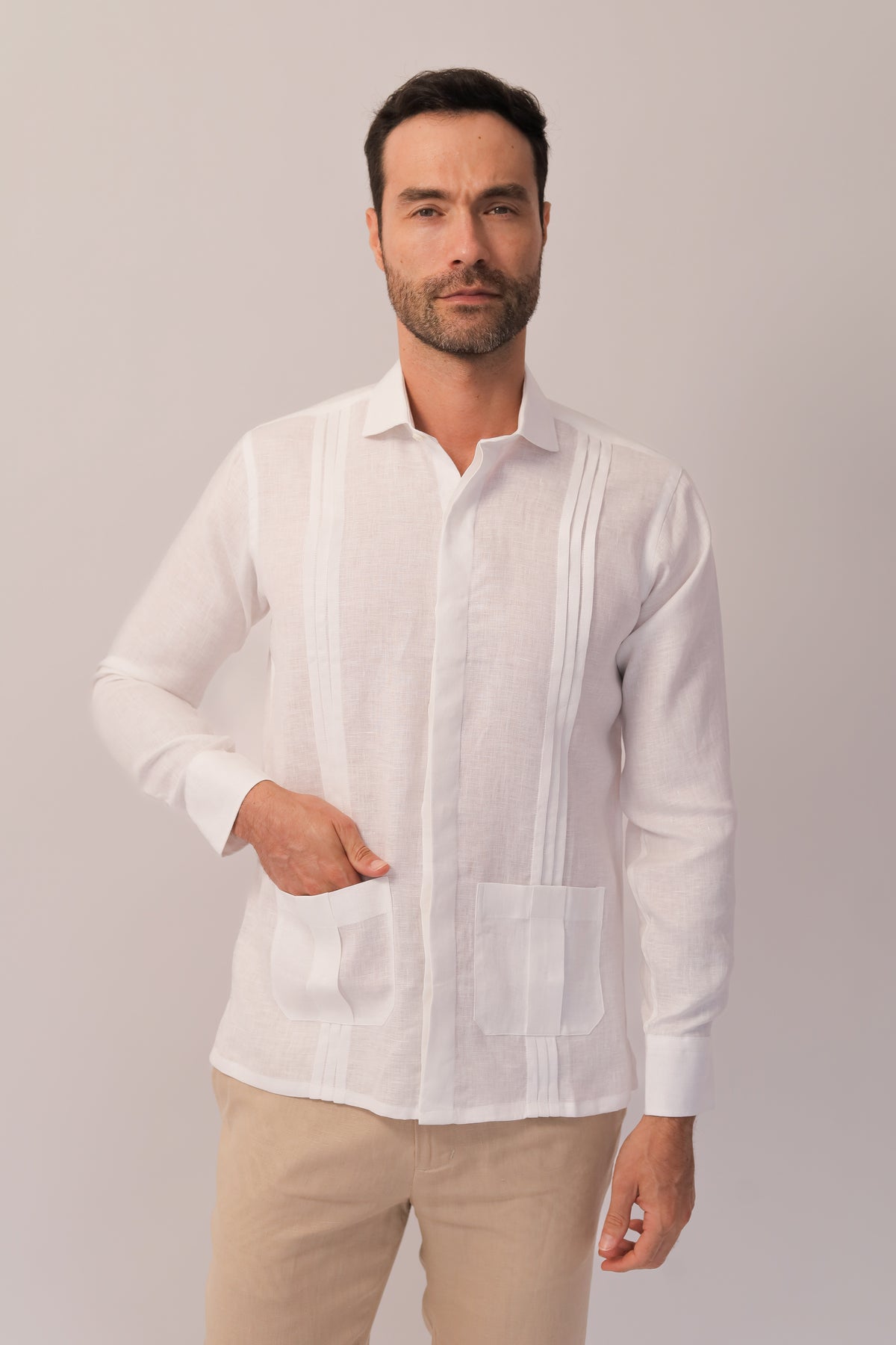 Guayabera Con Pliegues y Bolsillos - Covered Placket